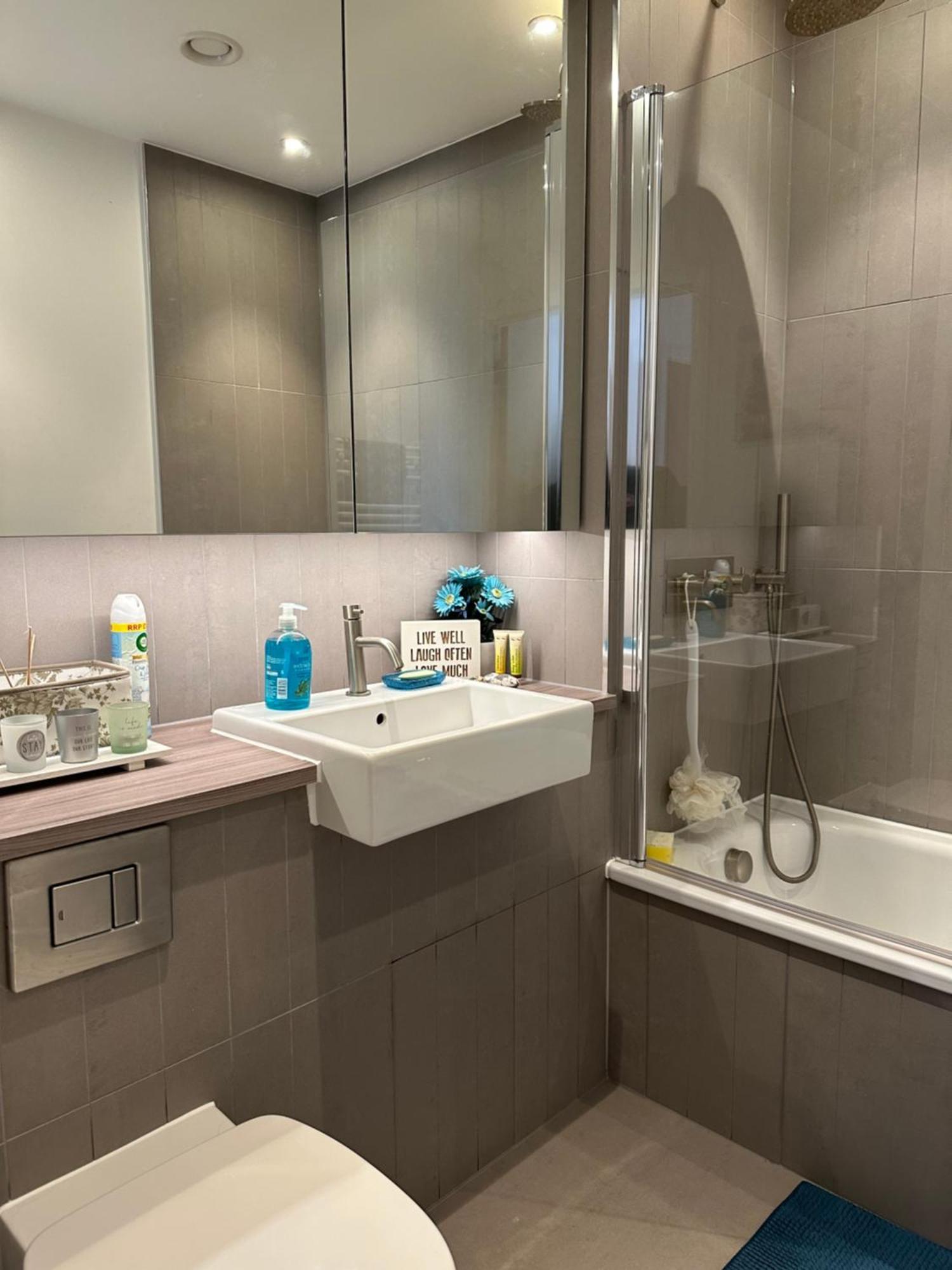 Luxury 3 Bedroom Flat In Stratford, Londres Exterior foto